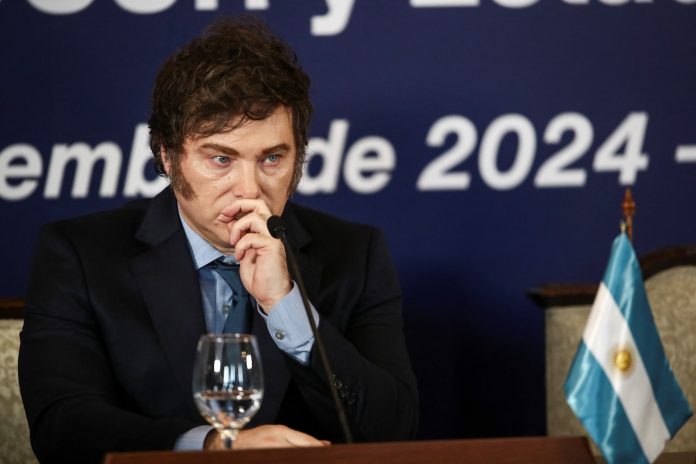 Javier Milei, presidente de Argentina, con cara de preocupación.
