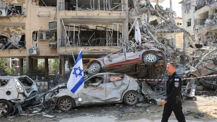 El conflicto entre Israel e Irán entra en su sexto día con más de 400 misiles y 1.000 drones lanzados. Expertos alertan sobre saturación defensiva y posible escalada regional.