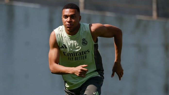 Mbappé fue hospitalizado por gastroenteritis, según informó el Real Madrid. Su participación en el Mundial de Clubes esta en duda.