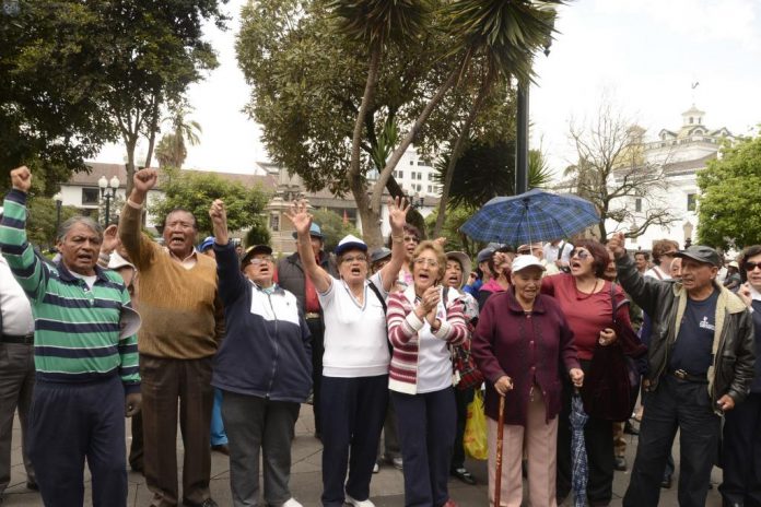 La Confederación Nacional de Jubilados exige un diálogo con el Gobierno para impulsar reformas al sistema de salud y pensiones.