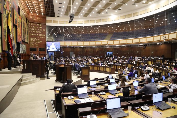 El oficialismo defiende la propuesta, pero hay críticas por impactos ambientales, falta de consulta previa y posible inconstitucionalidad.