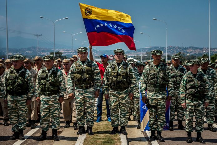El ministro de Defensa de Venezuela, Vladimir Padrino López, anunció el despliegue de buques y 15.000 militares en el Caribe.