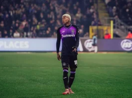 Nilson Angulo llega al Sunderland de la Premier League Fabrizio Romano confirmó el vínculo del extremo Nilson Angulo con el Sunderland de la Premier League de Inglaterra.