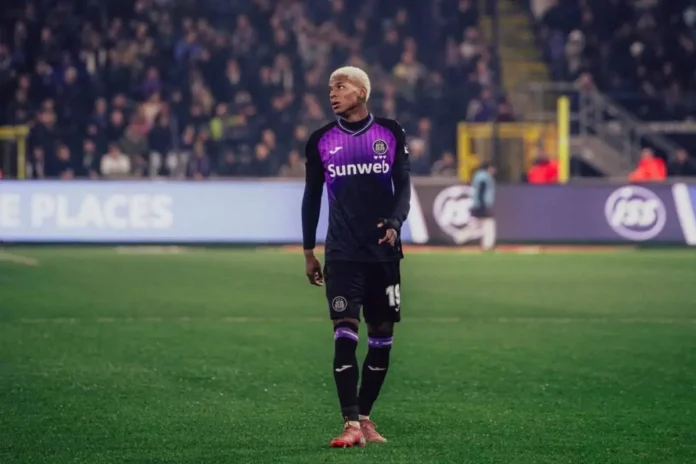 Fabrizio Romano confirmó el vínculo del extremo Nilson Angulo con el Sunderland de la Premier League de Inglaterra.