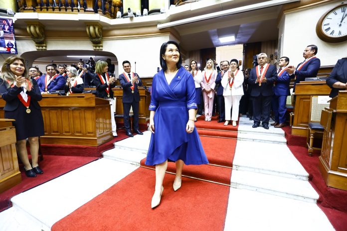 Keiko Fujimori entrando al Congreso