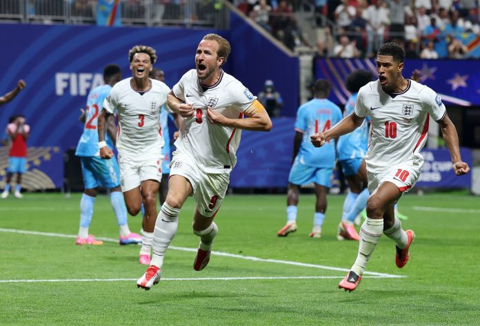 Harry Kane celebra la anotación del primer gol