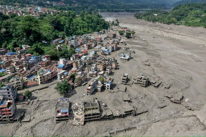 AVALANCHA EN NEPAL DEJA DETROZOS